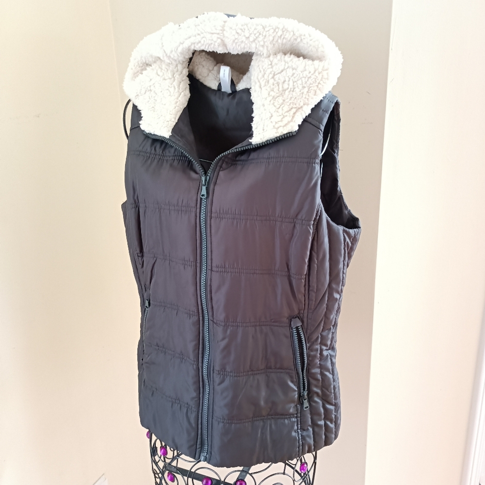 Exertek Quilted Puffer Vest Sherpa Hood Zipper Pockets Waterproof size M Gray